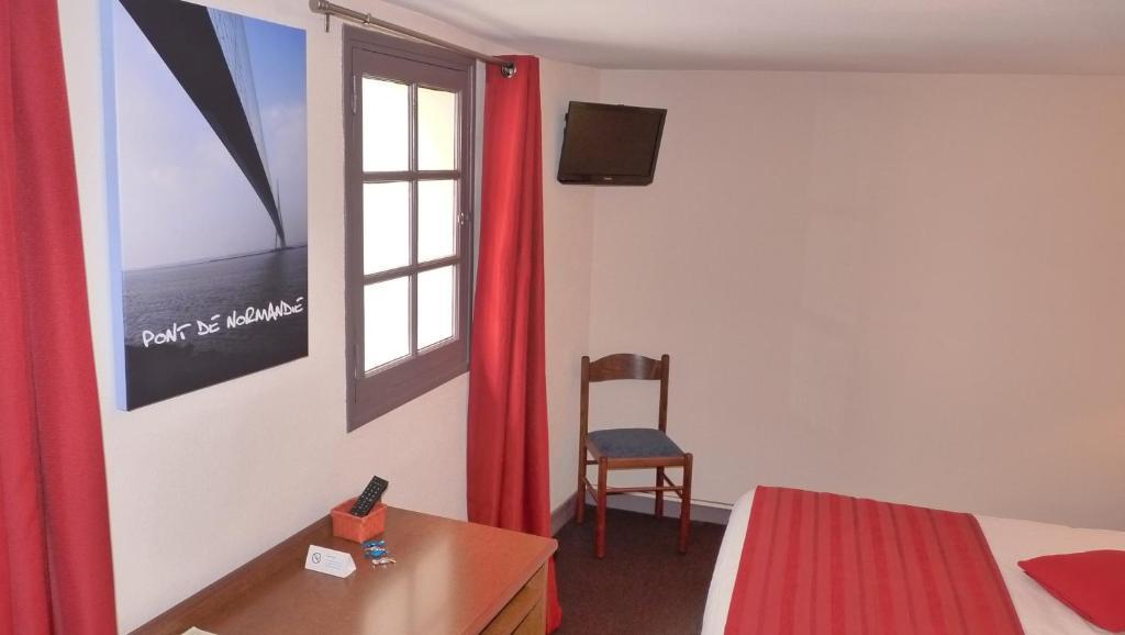 Hotel-Restaurant La P'Tite Auberge Lillebonne Room photo