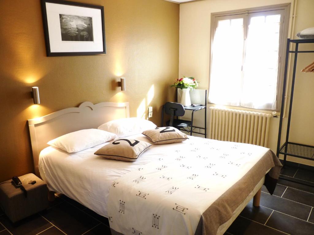 Hotel-Restaurant La P'Tite Auberge Lillebonne Room photo