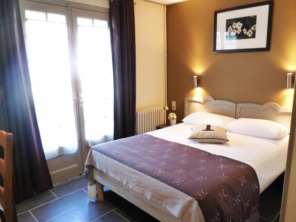Hotel-Restaurant La P'Tite Auberge Lillebonne Room photo