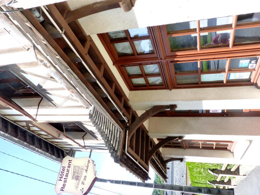 Hotel-Restaurant La P'Tite Auberge Lillebonne Exterior photo